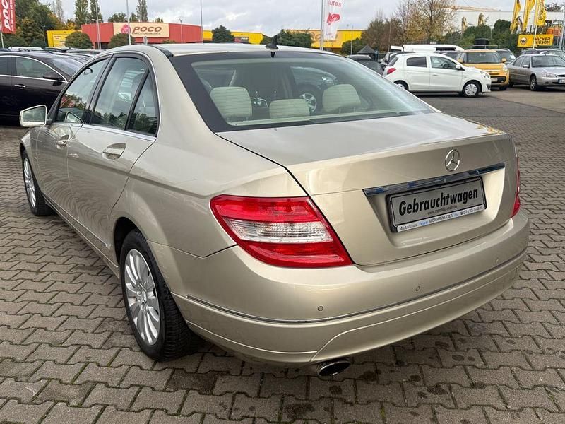 Gebraucht Mercedes C250 204 PS (150 kW) 2010 Beige Limousine