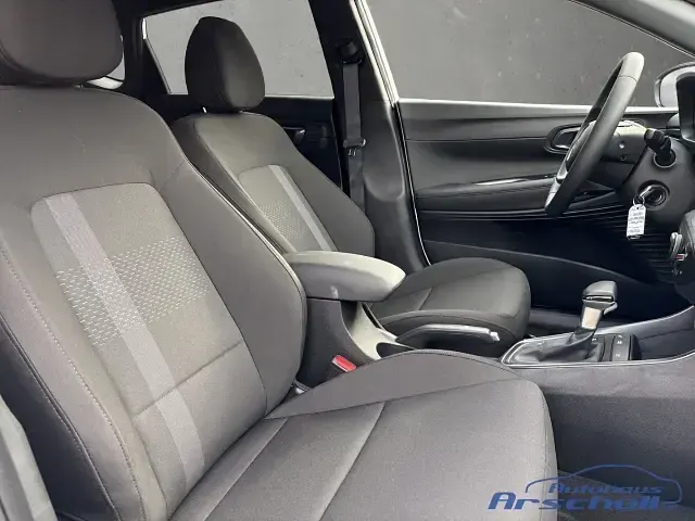 Neu Hyundai i20 Blackline 90 PS (66 kW) 2026 Weiss Limousine