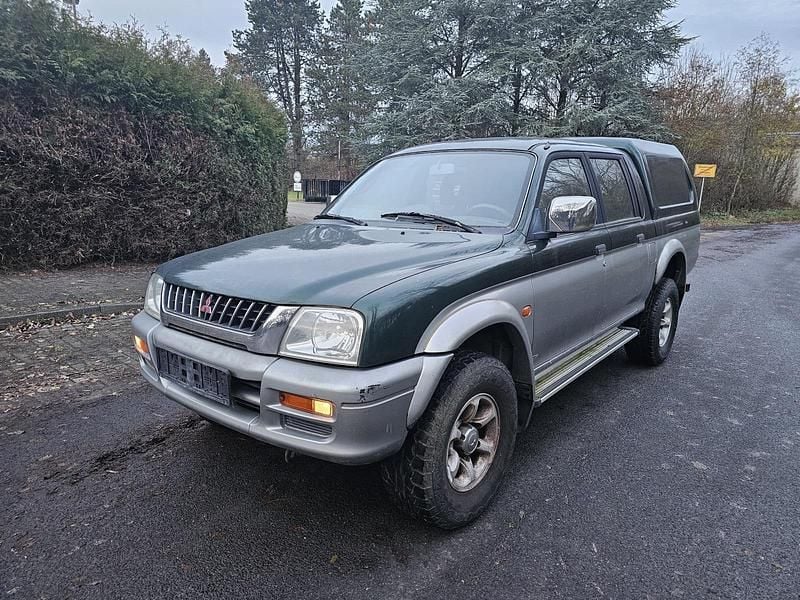 Gebraucht Mitsubishi L200 132 PS (97 kW) 2001 Grün Abholung