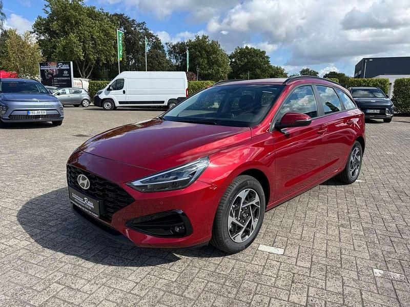 Ultimate red Gebraucht 2025 Hyundai i30 GO! Kombi | 23.990 € (Etwas zu teuer) - Bild 1/4