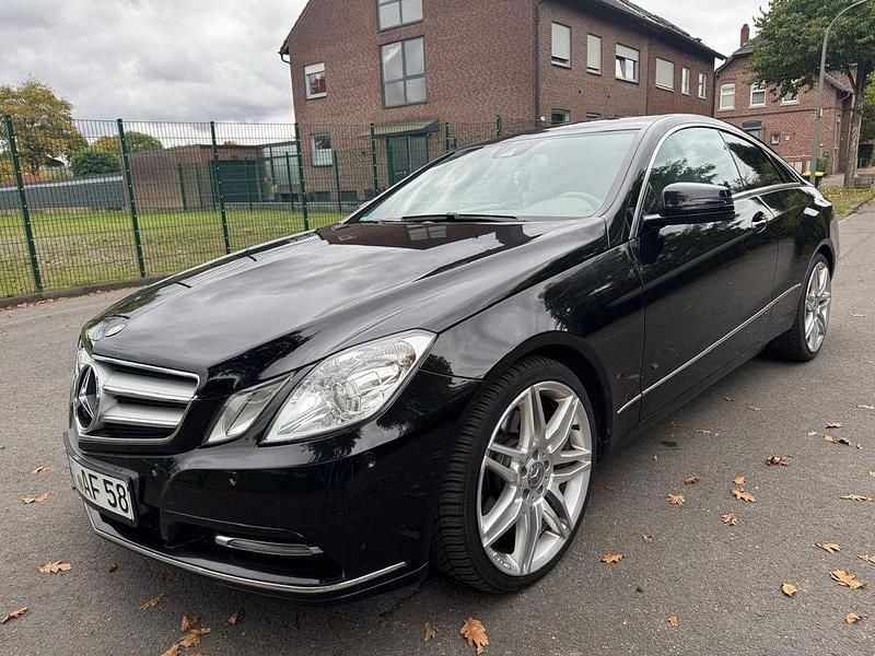 Gebraucht Mercedes E350 265 PS (194 kW) 2013 Schwarz Coupé