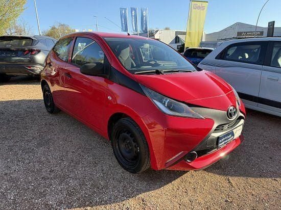 Gebraucht Toyota Aygo 69 PS (50 kW) 2018 Vulcanorot Kleinwagen