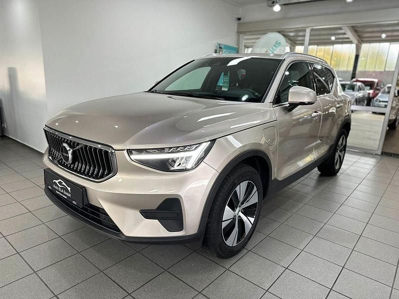 Grau Gebraucht 2022 Volvo XC40 Plus SUV | 27.990 € (Fairer Preis) - Bild 1/4