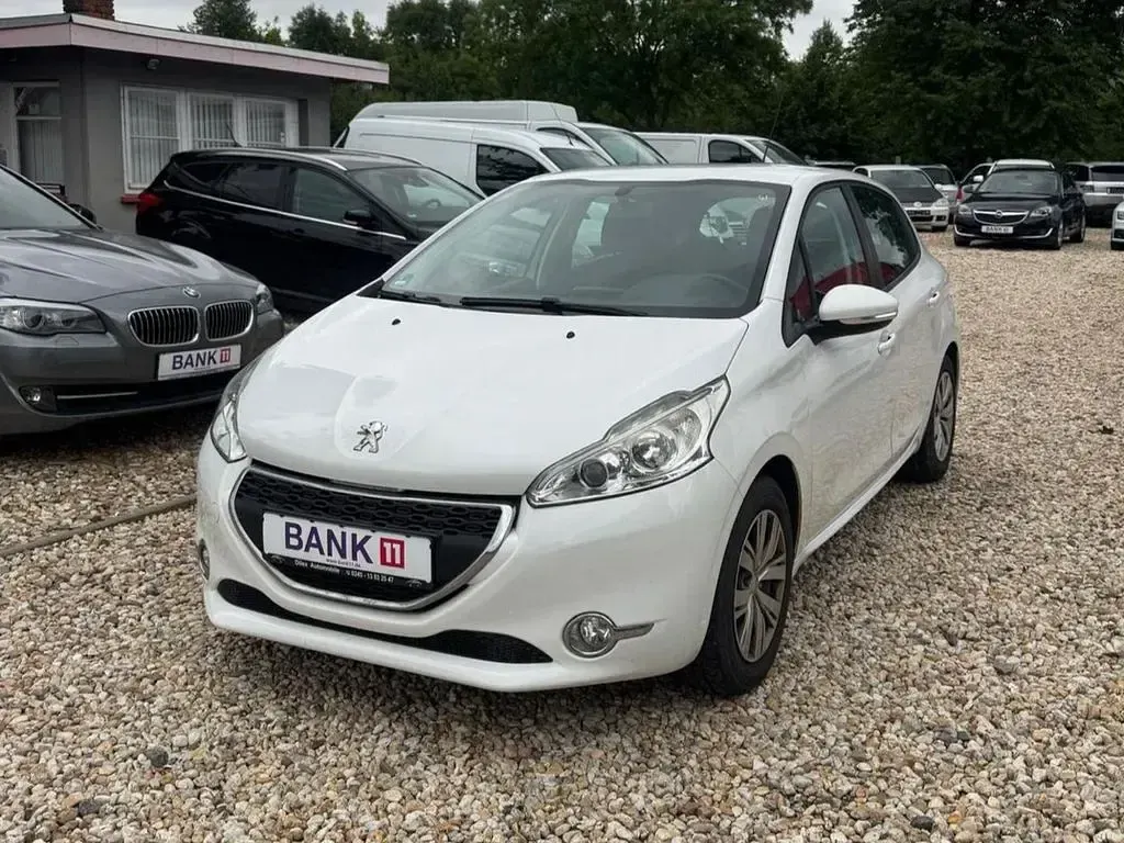 Gebraucht Peugeot 208 Active 82 PS (60 kW) 2012 Weiß Kleinwagen