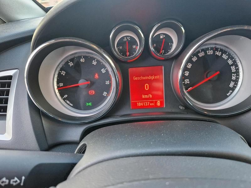 Gebraucht Opel Astra 120 PS (88 kW) 2014 Weiß Limousine