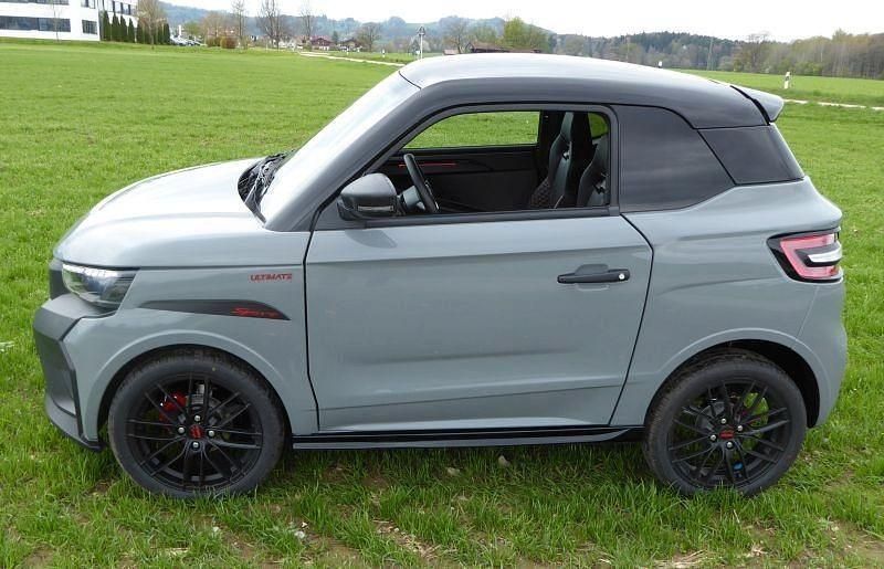 Ny Ligier JS50 2026 Grå Halvkombi