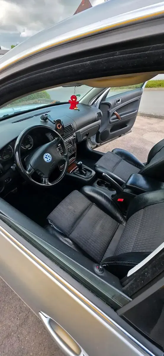 Gebraucht VW Passat 131 PS (96 kW) 2002 Grau Limousine
