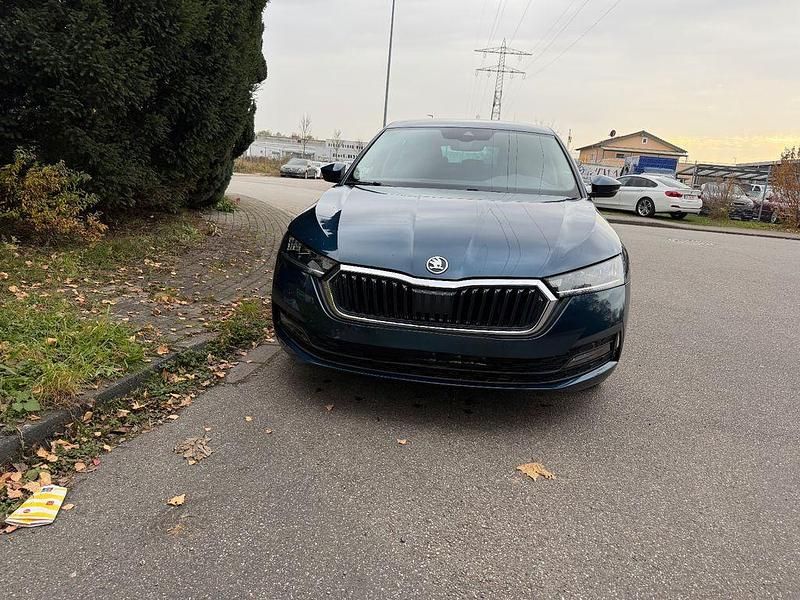 Blau Gebraucht 2022 Skoda Octavia Ambition Limousine | 13.888 € (Teuer) - Bild 1/4