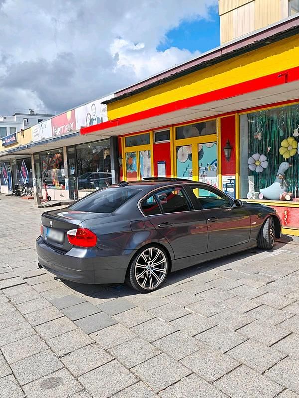 Gebraucht BMW 325 218 PS (160 kW) 2005 Grau Limousine