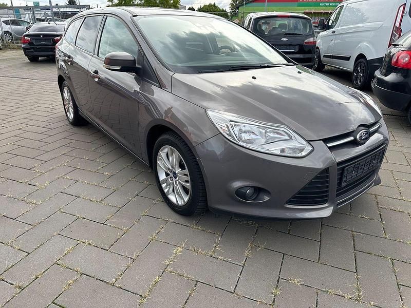 Braun Gebraucht 2012 Ford Focus Trend Kombi | 6.400 € (Fairer Preis) - Bild 1/4