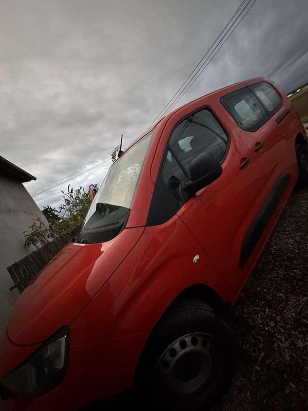 Gebraucht Peugeot Partner S 131 PS (96 kW) 2020 Rot Van / Kleinbus
