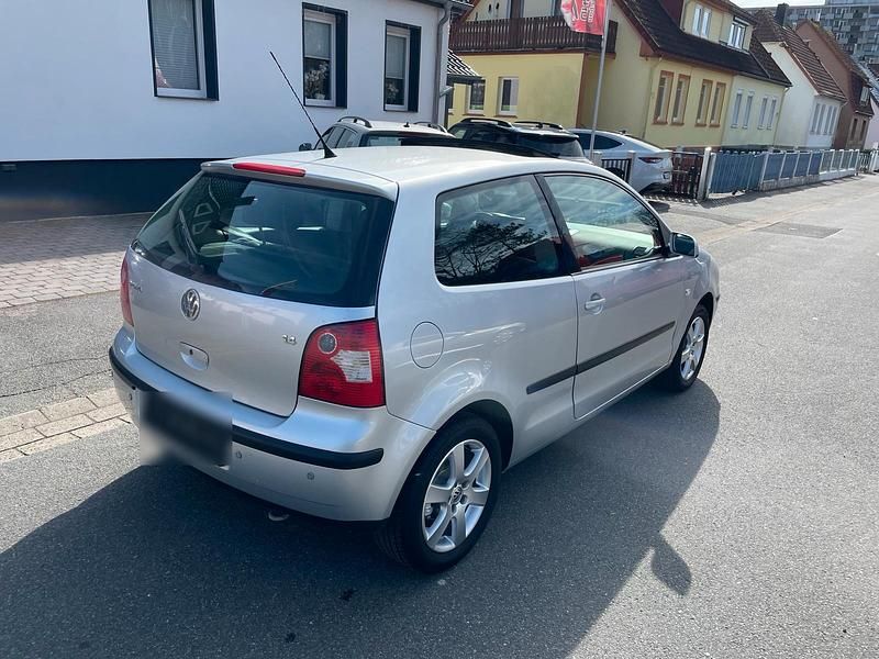 Gebraucht VW Polo 75 PS (55 kW) 2002 Silber Kleinwagen