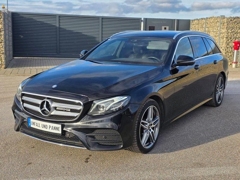 Gebraucht Mercedes E220 AMG 194 PS (142 kW) 2017 Schwarz Limousine