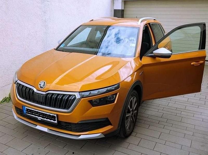 Orange Gebraucht 2022 Skoda Kamiq ScoutLine SUV | 22.799 € (Etwas zu teuer) - Bild 1/4