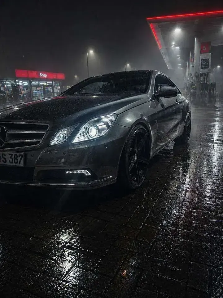 Gebraucht Mercedes E500 388 PS (285 kW) 2010 Bronze Coupé
