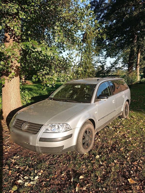 Silber Gebraucht 2002 VW Passat Kombi | 1.650 € (Fairer Preis) - Bild 1/4