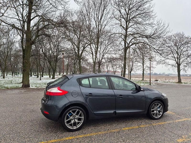 Gebraucht Renault Mégane Initiale Paris 110 PS (80 kW) 2014 Grau Limousine