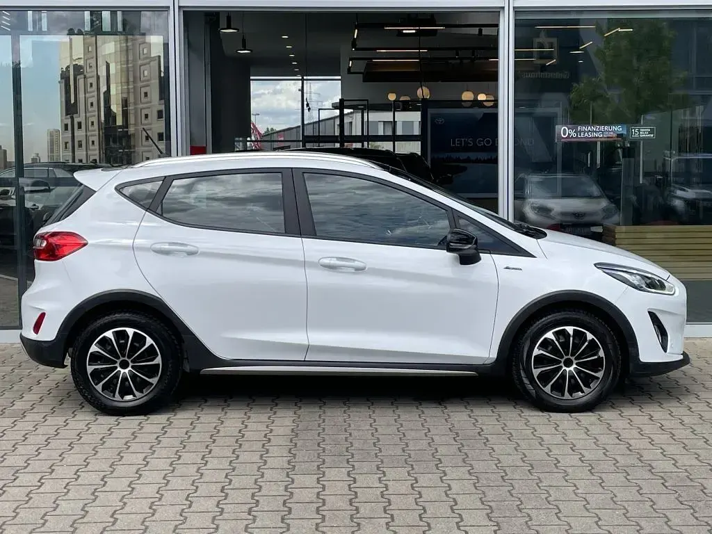 Usata Ford Fiesta Active 101 CV (74 kW) 2018 Bianco Utilitaria