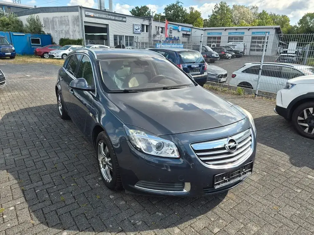 Gebraucht Opel Insignia Edition 131 PS (96 kW) 2010 Blau Kombi