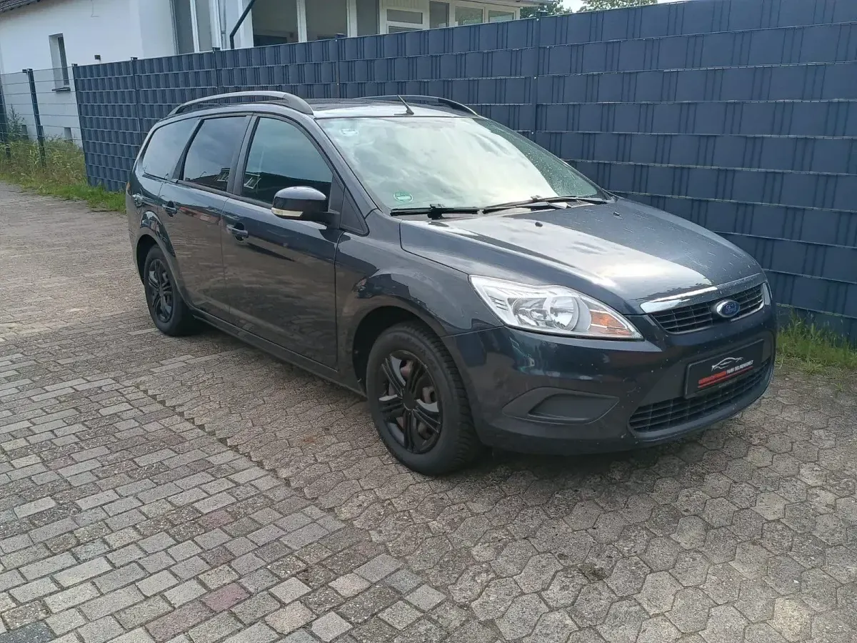 Gebraucht Ford Focus 101 PS (74 kW) 2010 Grau Kombi
