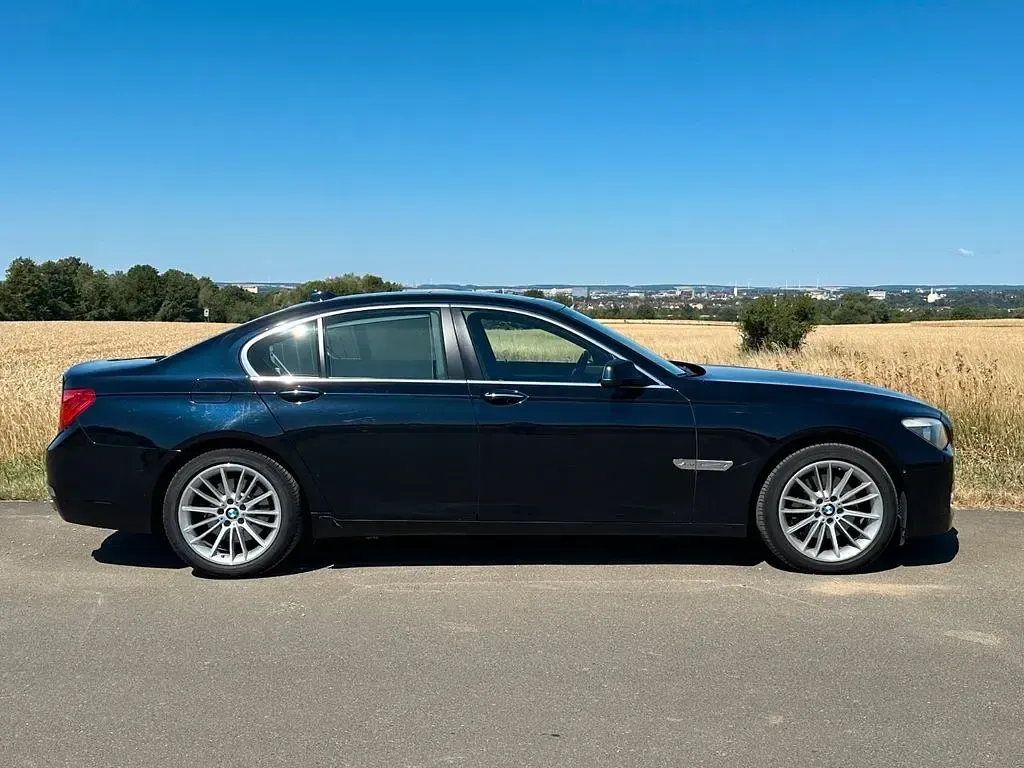 Gebraucht BMW 740 M Sport 306 PS (225 kW) 2011 Schwarz Limousine