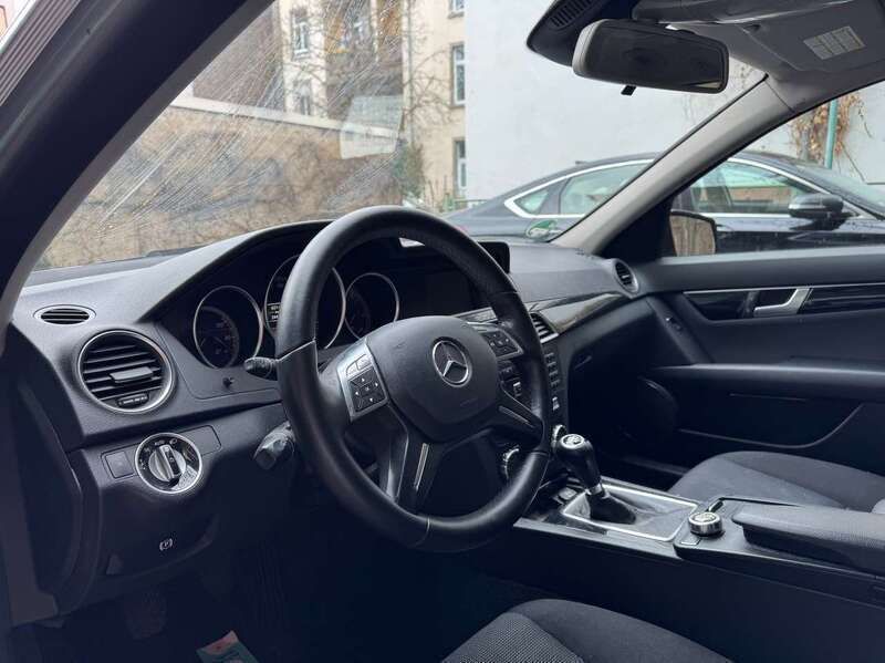 Silber Gebraucht 2012 Mercedes 220 Avantgarde Kombi | 6.000 € - Bild 1/4