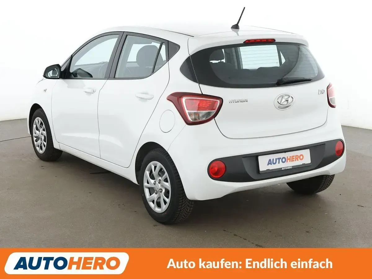Gebraucht Hyundai i10 Trend 67 PS (49 kW) 2018 Weiß Kleinwagen