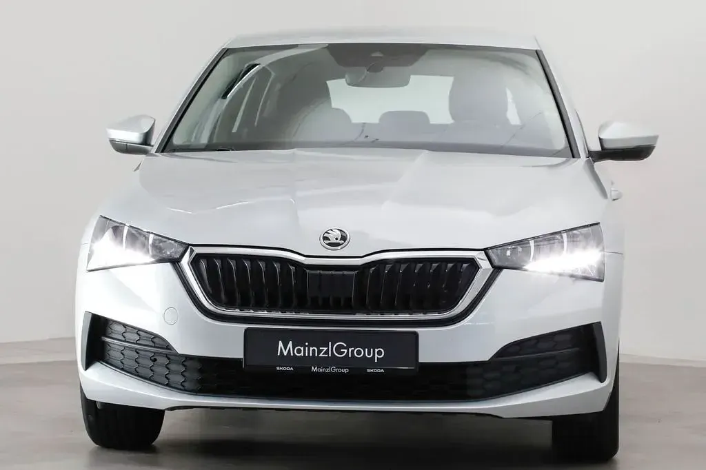 Gebraucht Skoda Scala Active 95 PS (69 kW) 2022 Brillantsilber metallic Kleinwagen