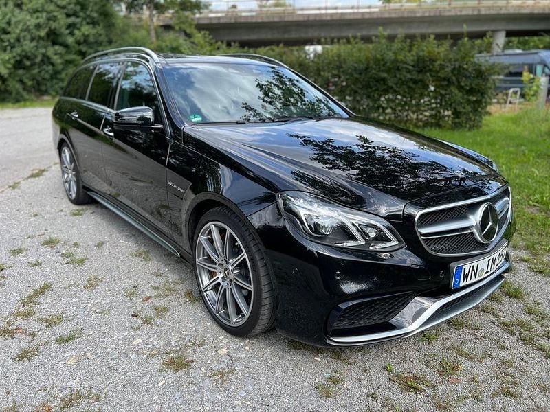 Schwarz Gebraucht 2014 Mercedes E63 AMG AMG Kombi | 27.369 € (Superpreis) - Bild 1/4