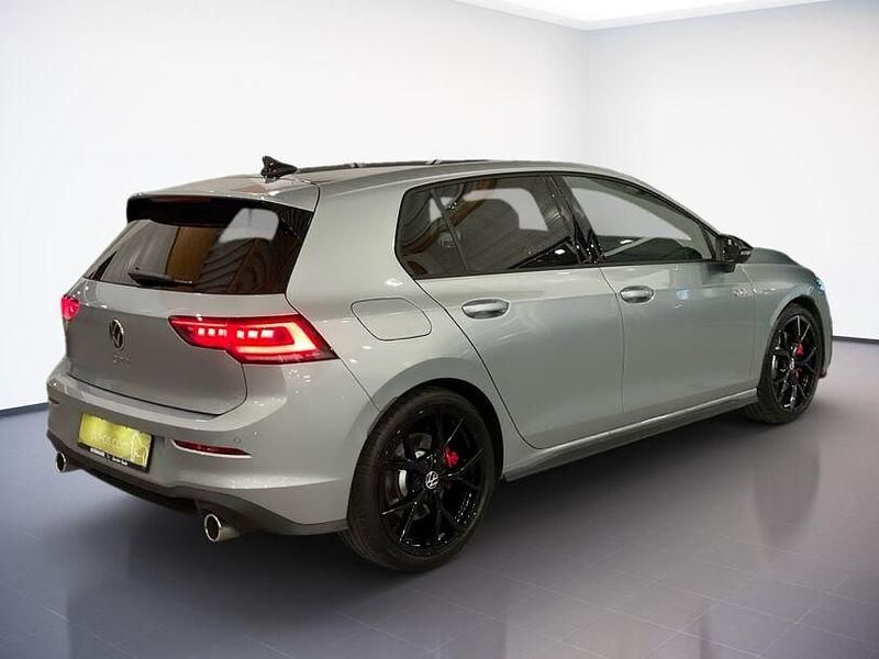 Gebraucht VW Golf VIII GTI 265 PS (194 kW) 2024 Oyster silver metallic schwarz Limousine