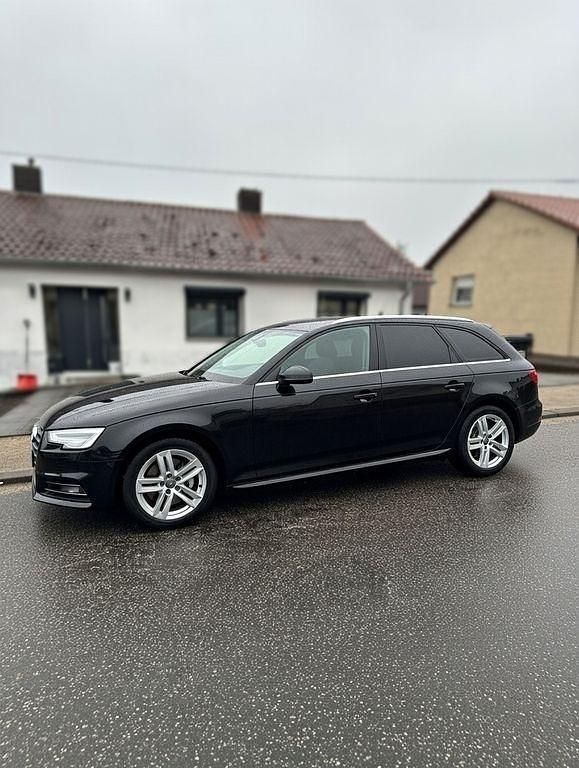 Gebraucht Audi A4 Ambiente 190 PS (139 kW) 2019 Schwarz Kombi