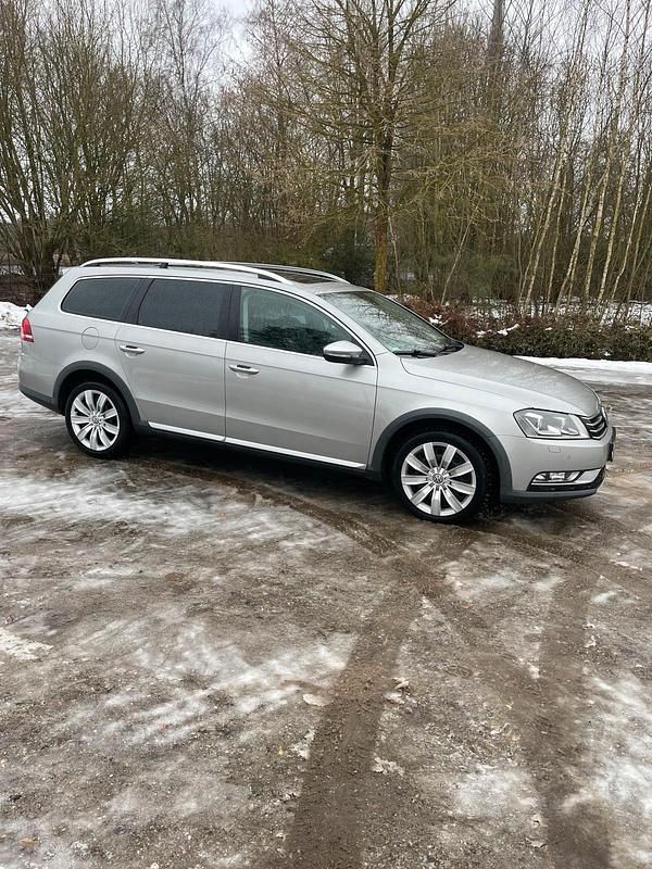 Usata VW Passat 170 CV (125 kW) 2012 Argento Station wagon