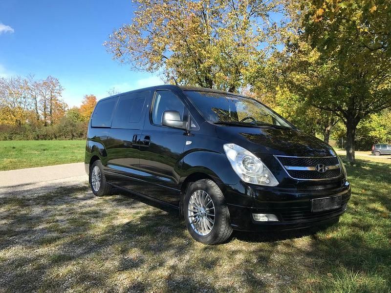 Schwarz Gebraucht 2011 Hyundai H-1 Van / Kleinbus | 8.700 € (Fairer Preis) - Bild 1/4
