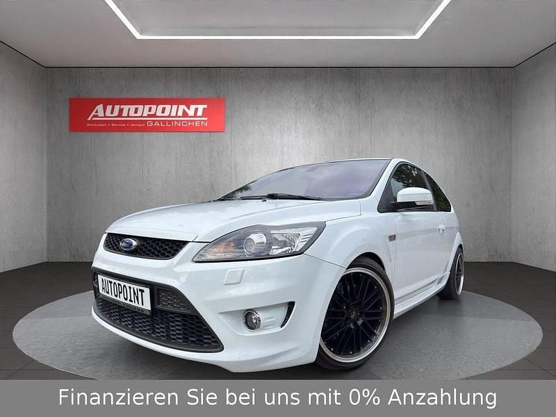 Weiß Gebraucht 2008 Ford Focus ST Limousine | 14.999 € - Bild 1/4