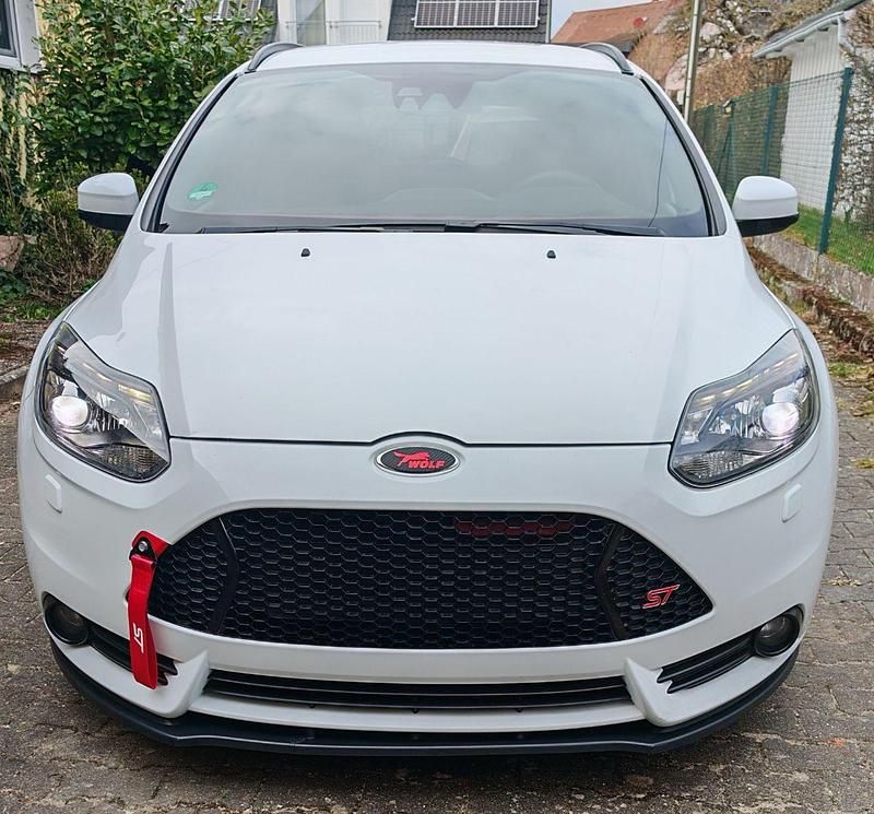 Gebraucht Ford Focus ST 250 PS (183 kW) 2013 Weiß Kombi