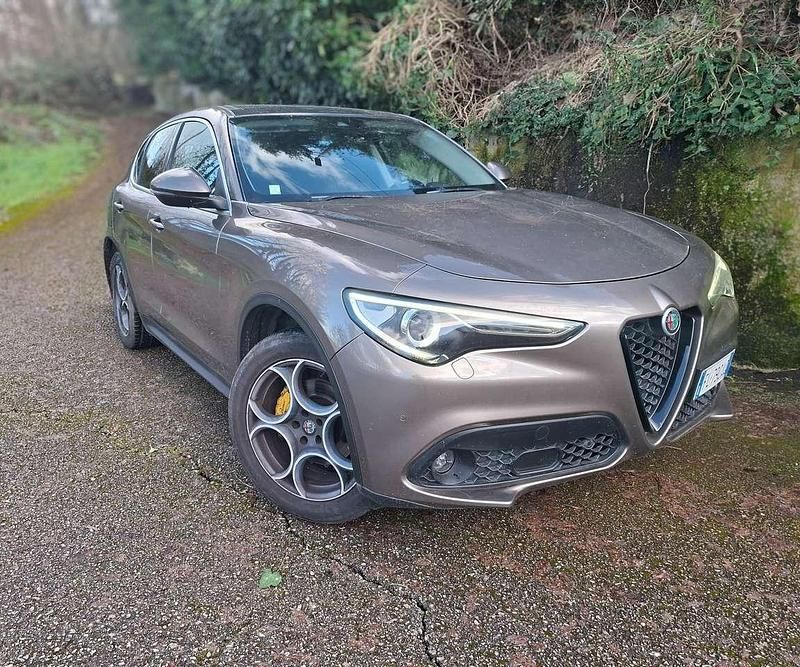 Gebraucht Alfa Romeo Stelvio Executive 209 PS (153 kW) 2017 Braun SUV