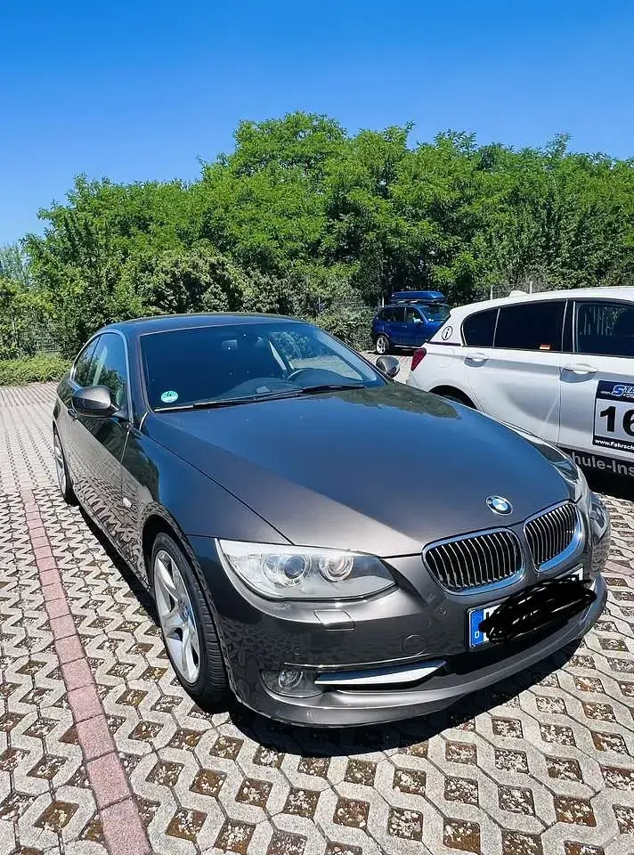 Gebraucht BMW 325 218 PS (160 kW) 2011 Braun Coupé