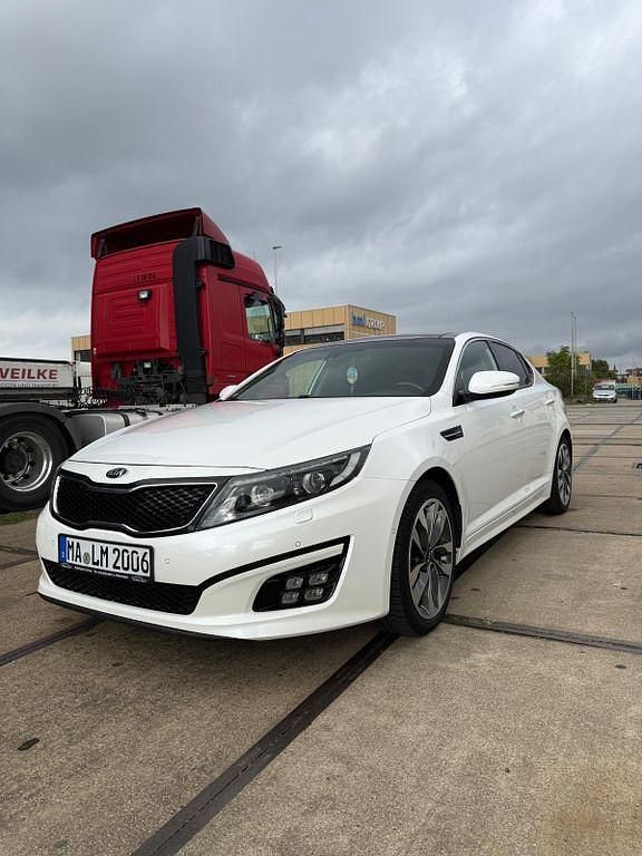 Weiß Gebraucht 2015 Kia Optima Edition 7 Limousine | 10.500 € (Etwas zu teuer) - Bild 1/4