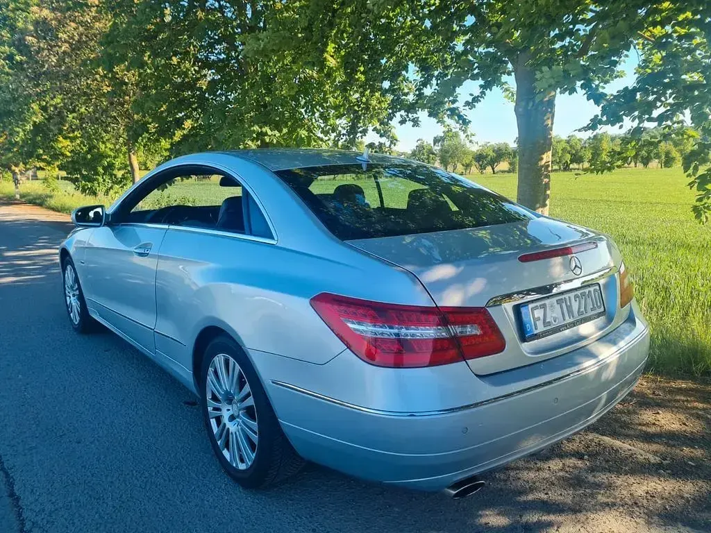 Gebraucht Mercedes E250 Avantgarde 204 PS (150 kW) 2009 Silber Coupé