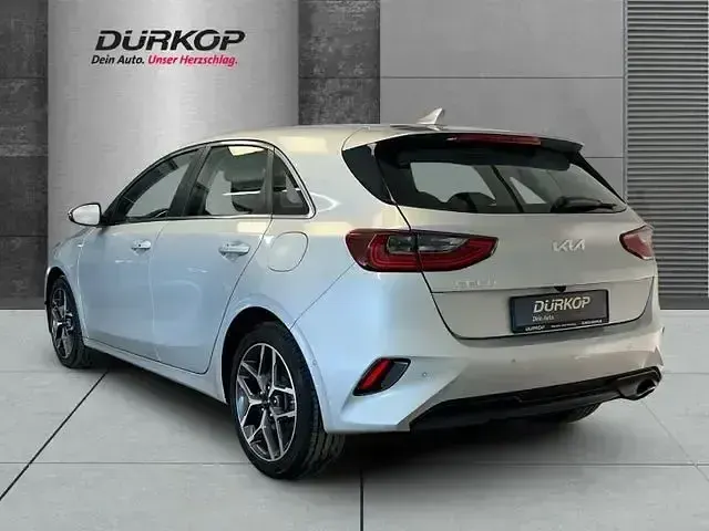 Gebraucht Kia Ceed Spirit 160 PS (117 kW) 2022 Silber Kleinwagen