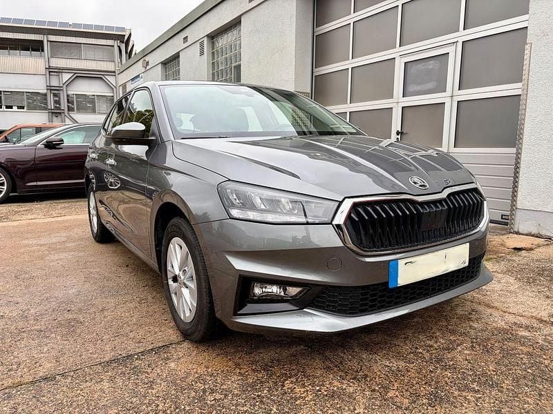 Grau Gebraucht 2023 Skoda Fabia Selection Kleinwagen | 14.000 € (Superpreis) - Bild 1/4