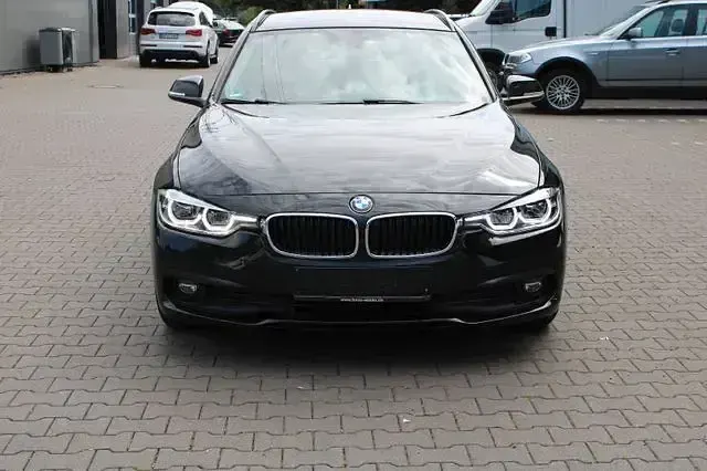 Gebraucht BMW 320 Efficient Dynamics 163 PS (119 kW) 2017 Black sapphire metallic Kombi
