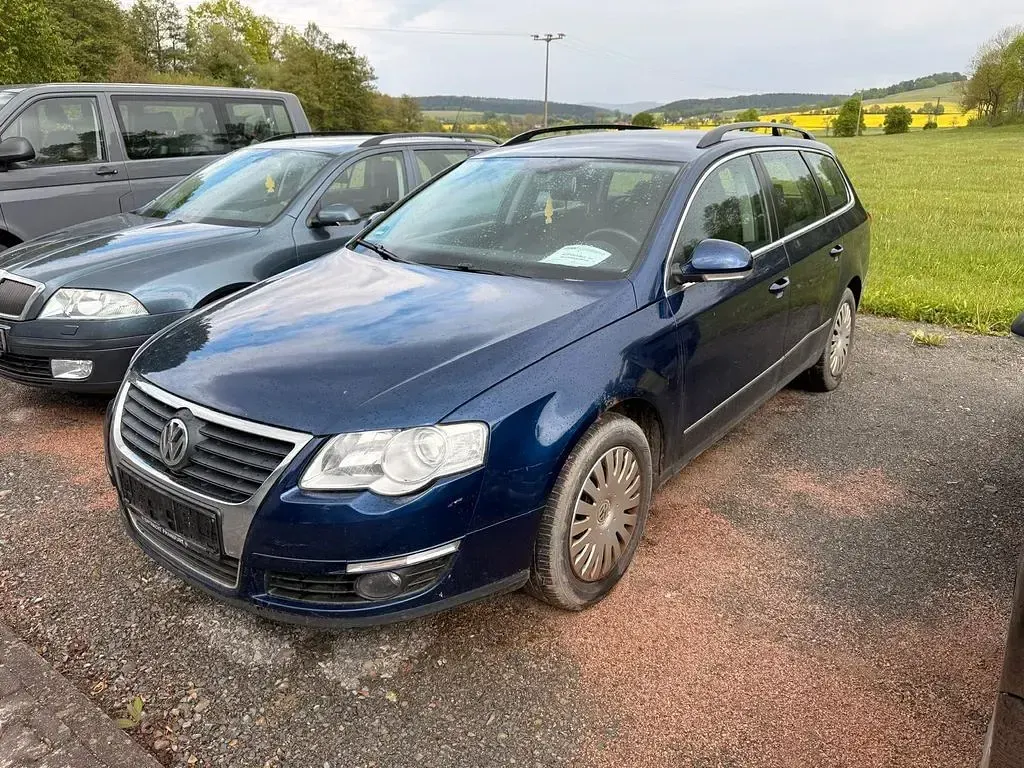 Gebraucht VW Passat Comfortline 140 PS (102 kW) 2010 Blau Kombi