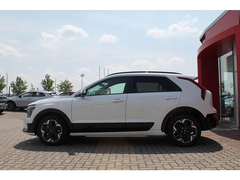 Gebraucht Kia e-Niro Vision 150 kW (204 PS) 2023 Schneeweiss perleffekt SUV
