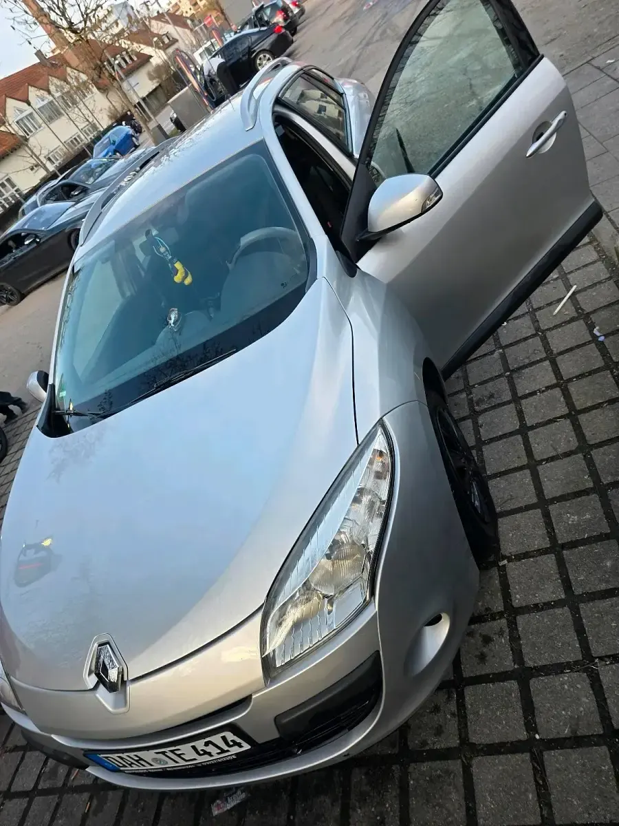 Używany Renault Mégane 2009 Srebrny Sedan/Limuzyna