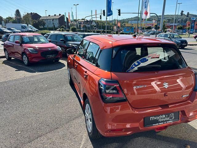 Neu Suzuki Swift Club 83 PS (61 kW) 2025 Orange Kleinwagen