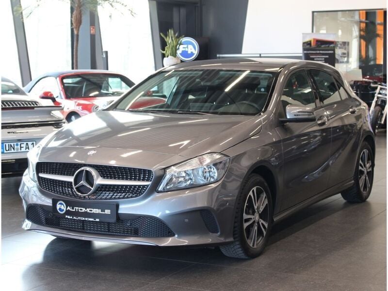 Grau Gebraucht 2015 Mercedes A200 Limousine | 16.980 € (Fairer Preis) - Bild 1/4