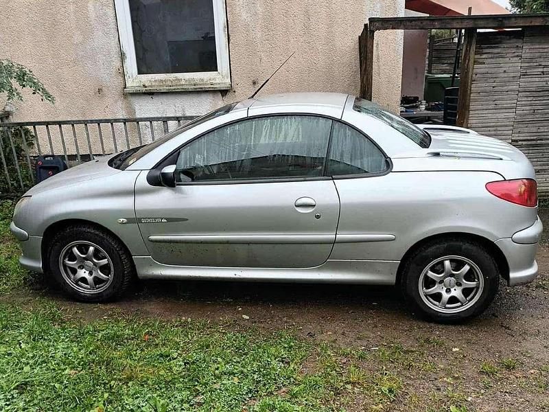 Silber Gebraucht 2006 Peugeot 206 CC Quiksilver Cabrio | 1.950 € (Fairer Preis) - Bild 1/4