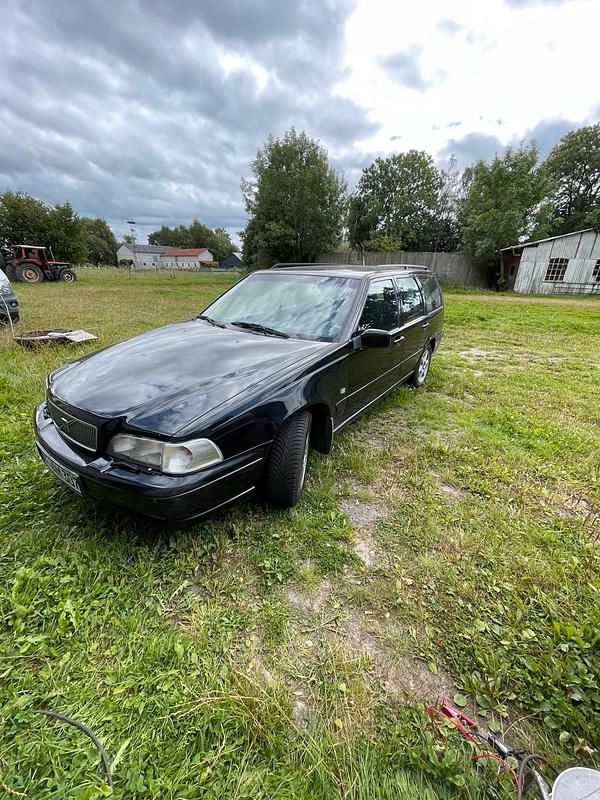 Schwarz Gebraucht 1998 Volvo V70 Kombi | 2.500 € (Guter Preis) - Bild 1/4