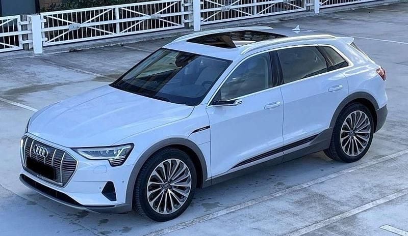 Weiß Gebraucht 2020 Audi e-tron Advanced SUV | 24.150 € (Superpreis) - Bild 1/4